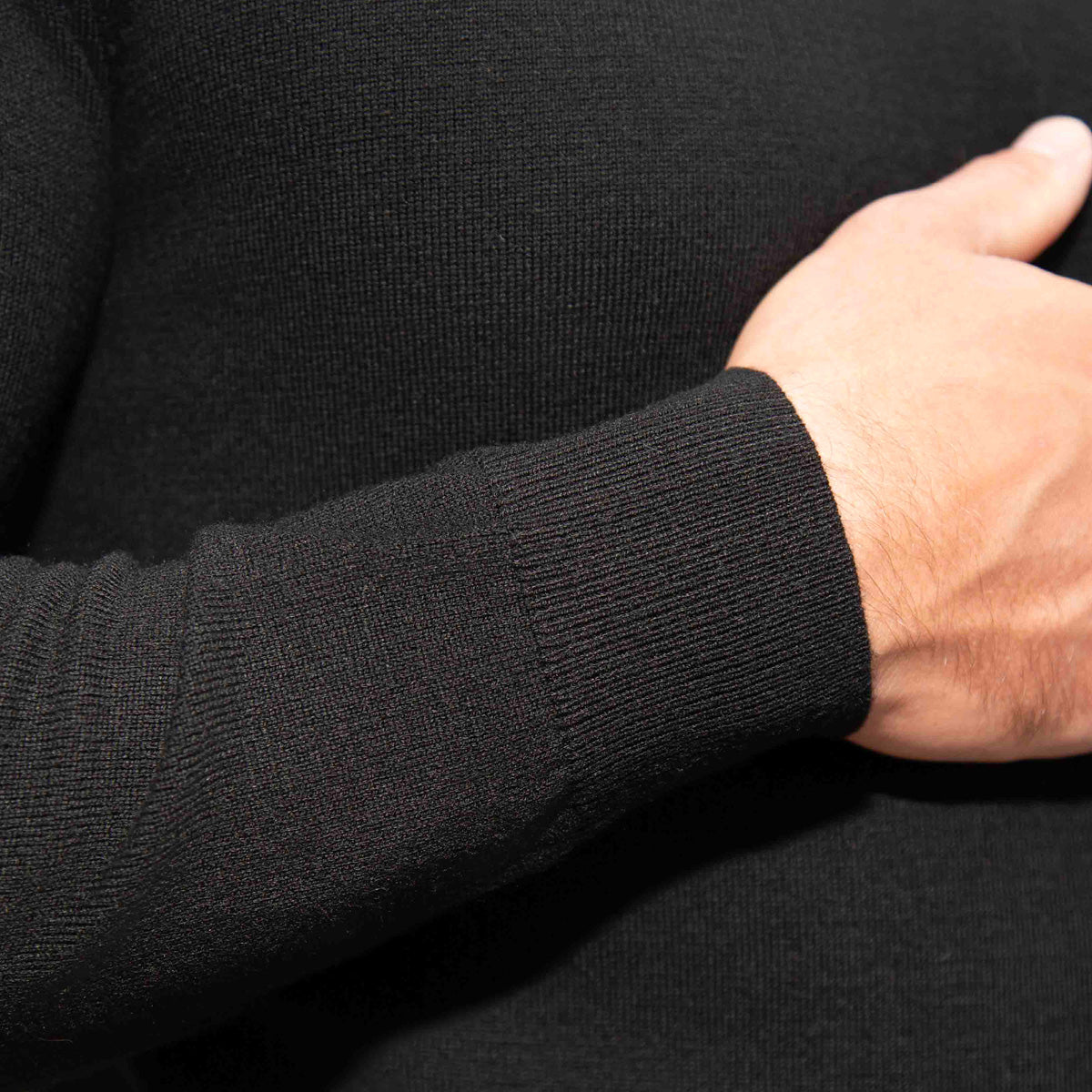 Mid-Weight Wool Turtleneck - Black